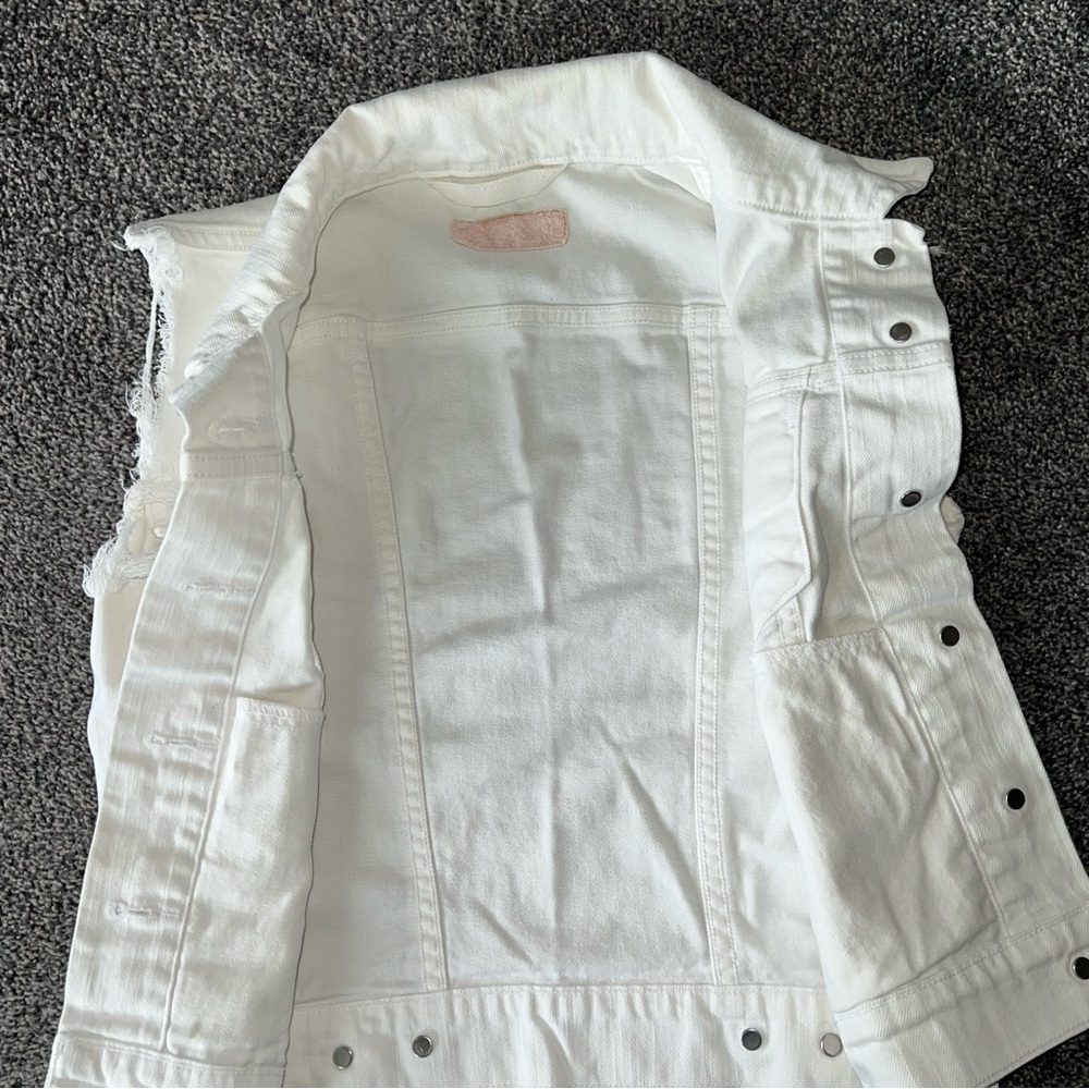 SOLD!! Levi's White Denim Vest - Picture 3 of 9